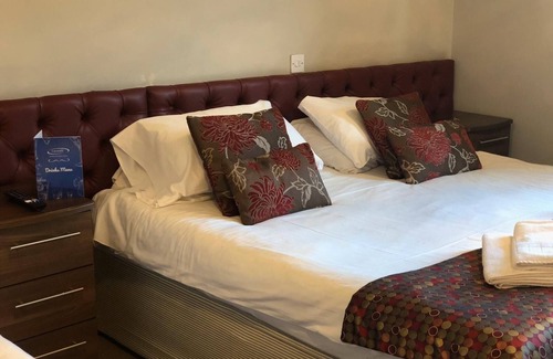 West Bromwich Bed & Breakfast | Lucarelli Inn