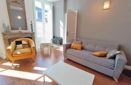 Bagneres-de-Luchon Apartment | Luchon Holidays, parking, wifi, balcon, cave, T3 8 personnes