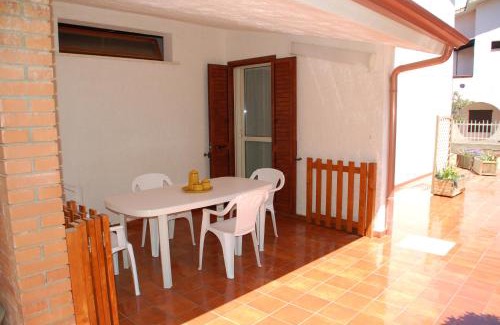 Porto Pino House | Lucia Holiday House Porto Pino