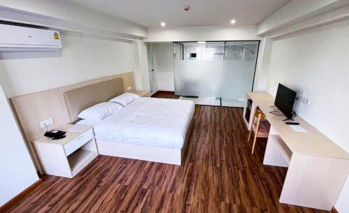 Bang Kapi Hotel | Lucky Elephant Hotel