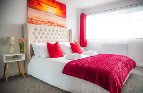 Stoke-on-Trent House | Lucky Home - Ideal for Trade, Consultants & Family - Near Alton Towers, 3 Bedrooms - 4 Beds - Max 5 Guests