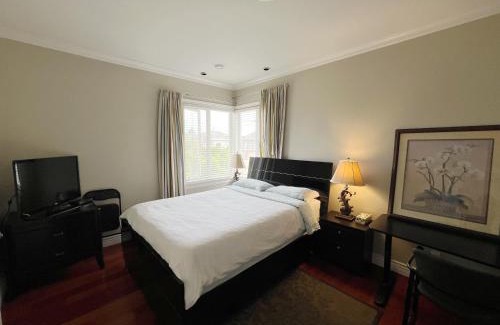 Richmond House | Lucky room, A comfortable bedroom with private bathroom close to YVR Richmond