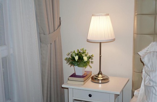 Chinatown Apartment | Lucky Tower Residence 2BR Top Floor Condo