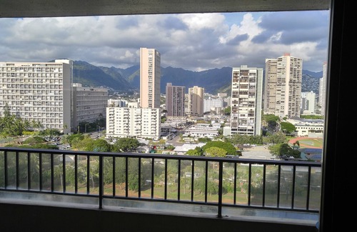 Waikiki Condo | Lucky you! 2 Bedrooms, Large Lanai, Stunning Mountain Views, Pool, Parking, W/D