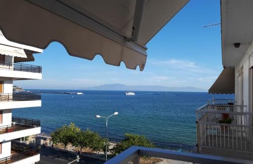 Kavala House | Lucy's Adorable First Line Beachfront Holiday Home