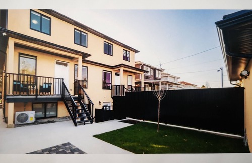 Sunset House | Lucy's Place in the central area of Vancouver