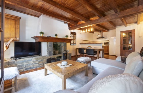 Arties Apartment | Luderna - Apto con terraza Rouche