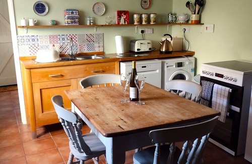 Ludwel Cottage | Ludlow centre, period town cottage with pet friendly garden & free parking