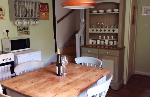 Ludwel Cottage | Ludlow centre, period town cottage with pet friendly garden & free parking