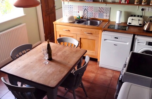 Ludwel Cottage | Ludlow centre, period town cottage with pet friendly garden & free parking