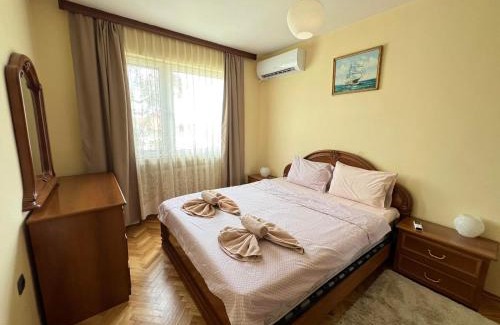 Sofia Apartment | Lugano Couples Quiet Apt w Free Street Parking