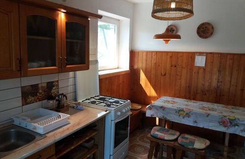 Badacsonytomaj Apartment | Lugas Panorama 3-bedroom apartment in charming Badacsonytomaj with AC, WiFi