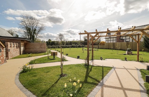 Hereford Cottage | LUGG VIEW, character holiday cottage, with hot tub in Hereford