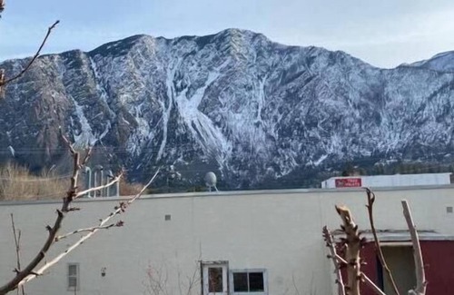 Okanagan-Similkameen Apartment | Luisa's Guest Suite, a little penthouse & deck on a 1921 building. Pet friendly.