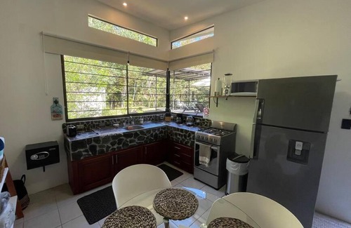 Cobano Apartment | Lujo y Naturaleza Junto al Río a 10 min de Playas Montezuma y Santa Teresa