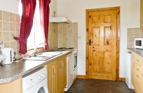 Kincasslagh Cottage | LULLY MORE COTTAGE, pet friendly in Cruit Island, County Donegal