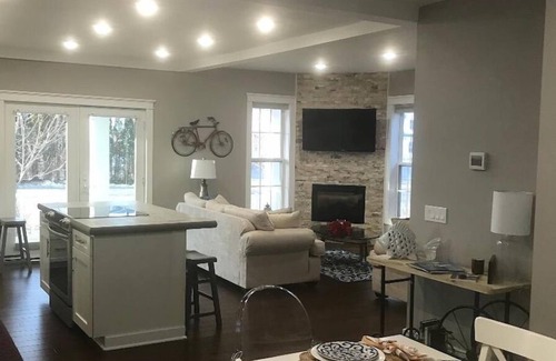 Harbor Springs House | Lulu's Cottage Downtown Harbor Springs! Location! Location! Location!