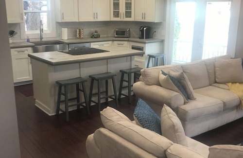 Harbor Springs House | Lulu's Cottage Downtown Harbor Springs! Location! Location! Location!