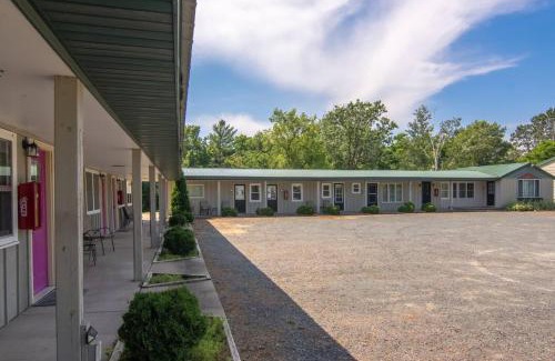 Balsam Lake Apartment | LumberJill Lodge Room 9