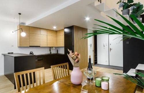 Lodz Apartment | Lumina apartment with balcony overlooking the park