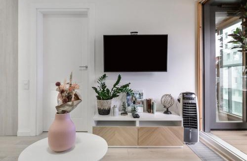 Mirow Apartment | Lumina luxury apartments in Mennica Residence