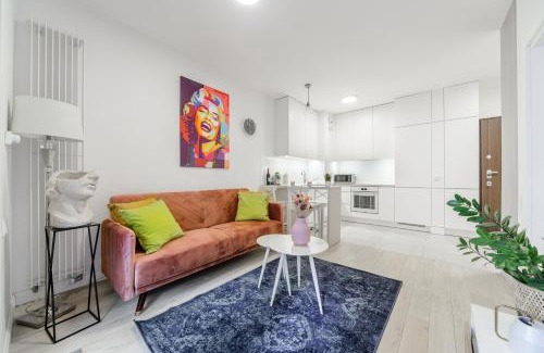 Mirow Apartment | Lumina luxury apartments in Mennica Residence