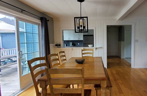 Val-des-Monts Cottage | Luminaire on Lac McGregor