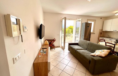 Avenza Apartment | Luminoso appartamento indipendente, al mare !