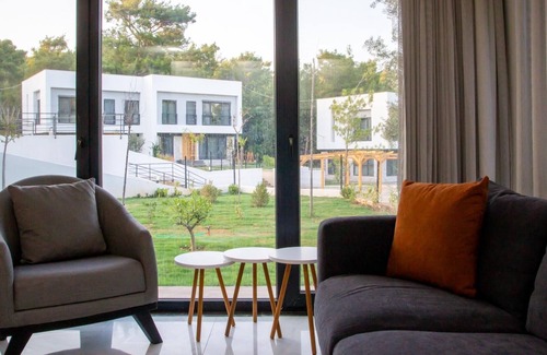 Milas House | Luminous House w Garden 5 min to Beach in Milas