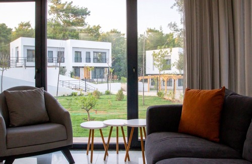 Milas House | Luminous House w Garden 5 min to Beach in Milas