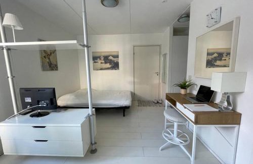 Lantinen District Apartment | Luminous Studio 15min To Center with WiFi & Netflix