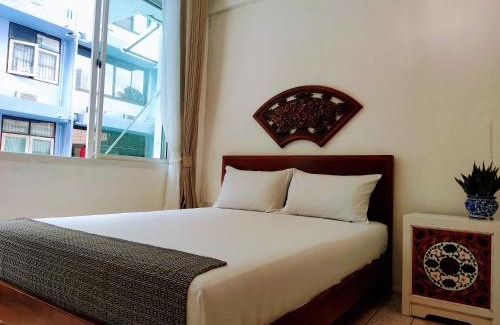 Thung Maha Mek Apartment | Lumphini 5 Train station center EnSuite Aircon