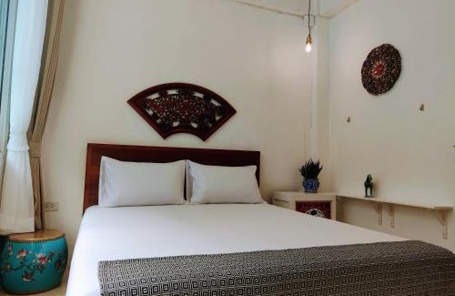 Thung Maha Mek Apartment | Lumphini 5 Train station center EnSuite Aircon