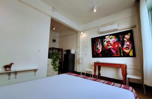 Thung Maha Mek Apartment | Lumphini 9 Haven Urban Retreat Bright Room
