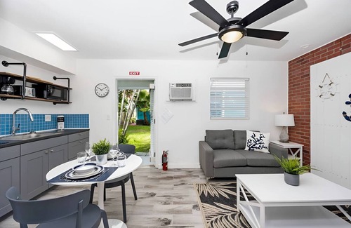 South Lake House | Luna Beach House in Hollywood