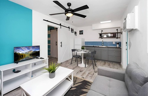 South Lake House | Luna Beach House in Hollywood