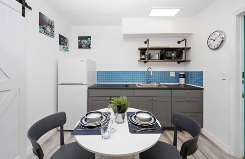 South Lake House | Luna Beach House in Hollywood