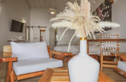 Antoneys Cay Resort | Luna Beach Luxury Boutique Beach Front Resort