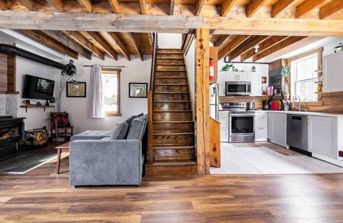 Sainte-Beatrix Ski Chalet | Luna Cottage - Peaceful forest and calm river