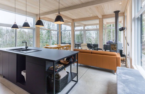 La Conception House | Luna's Haven - a modern 3 bedroom 2 bath chalet near Mont Tremblant