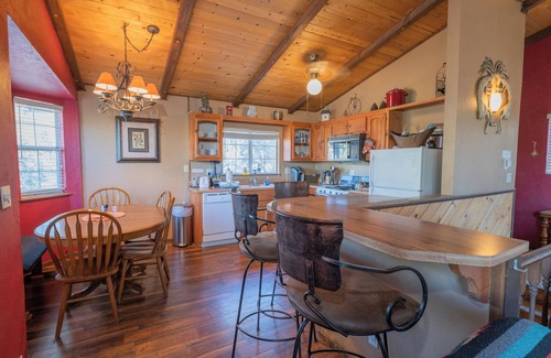 Upper Moonridge Cabin | Lunar Lodge