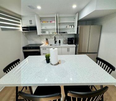 Brampton Apartment | Lunarstays
