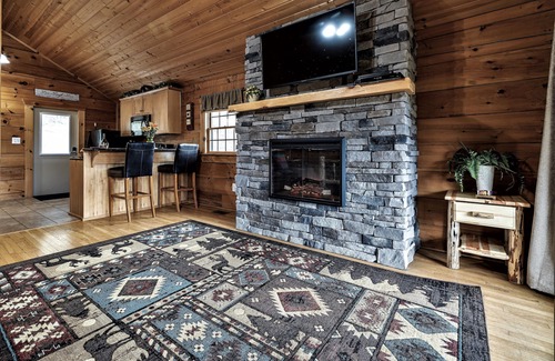 Stanley Cabin | LURAY Couples Mountain Log Cabin #10 Fireplace Hot Tub Near Shenandoah Park