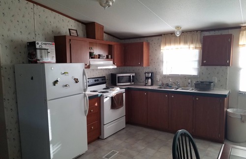 Groveoak House | LureMeInn fishing & fowl vacation home with 2 boat garage. Ph 2564993665