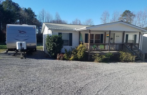 Groveoak House | LureMeInn fishing & fowl vacation home with 2 boat garage. Ph 2564993665