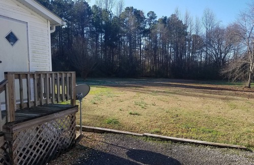 Groveoak House | LureMeInn fishing & fowl vacation home with 2 boat garage. Ph 2564993665