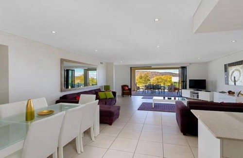Ettalong Beach House | Luro 2 - Waterfront Luxury