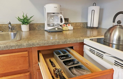Arlington Heights Apartment | Lush 1BR Apt in Quiet Arlington Heights