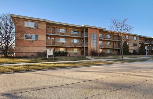 Arlington Heights Apartment | Lush 1BR Apt in Quiet Arlington Heights