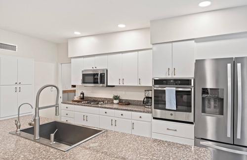 Forty Niners' Guest Ranch Estates House | Lush Desert Ranch Home On Golf Course With Shared Pool, Gym & Onsite Restaurant